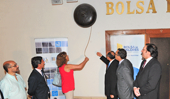 Gonzalo Casaravilla en toque de campana en Bolsa de Valores Gonzalo Casaravilla en toque de campana en Bolsa de Valores