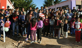 Ministro de Vivienda, Francisco Beltrame con familias de Paysandú Ministro de Vivienda, Francisco Beltrame con familias de Paysandú