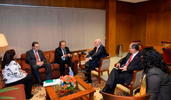 Los cancilleres Luis Almagro y Eladio Loizaga, junto a otras autoridades de Uruguay y Paraguay Los cancilleres Luis Almagro y Eladio Loizaga, junto a otras autoridades de Uruguay y Paraguay