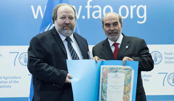 Daniel Gilardoni recibe el reconocimiento de la FAO Daniel Gilardoni recibe el reconocimiento de la FAO
