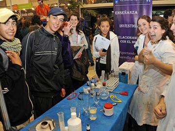 Jóvenes en edición pasada de Expo Educa Jóvenes en edición pasada de Expo Educa