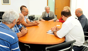 Presidente Vázquez y autoridades junto a delegación del PIT-CNT Presidente Vázquez y autoridades junto a delegación del PIT-CNT
