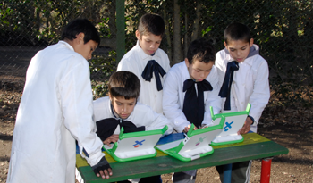 Niños usuarios del Plan Ceibal Niños usuarios del Plan Ceibal