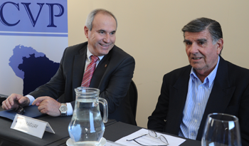 Expresidente paraguayo del CVP, Hugo Idoyaga y director de Servicios Ganaderos, Francisco Muzio Expresidente paraguayo del CVP, Hugo Idoyaga y director de Servicios Ganaderos, Francisco Muzio