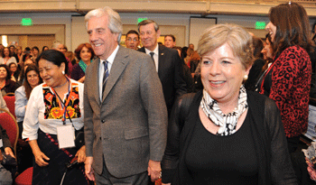 Presidente Tabaré Vázquez y secretaria ejecutiva de CEPAL, Alicia Bárcena, en XIII Conferencia Regional sobre la Mujer Presidente Tabaré Vázquez y secretaria ejecutiva de CEPAL, Alicia Bárcena, en XIII Conferencia Regional sobre la Mujer
