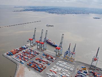 Contenedores en el Puerto de Montevideo Contenedores en el Puerto de Montevideo
