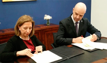 Carámbula en firma de convenio Carámbula en firma de convenio