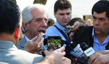 Presidente Tabaré Vázquez en declaraciones a la prensa en localidad de Pirarajá, Lavalleja Presidente Tabaré Vázquez en declaraciones a la prensa en localidad de Pirarajá, Lavalleja