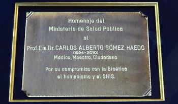 Placa en homenaje al médico y profesor Carlos Gómez Haedo Placa en homenaje al médico y profesor Carlos Gómez Haedo