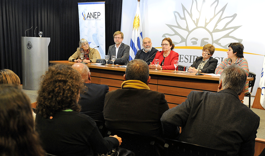 Autoridades del sector educativo presentan nuevo estatuto Autoridades del sector educativo presentan nuevo estatuto