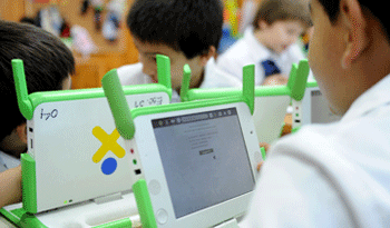 Escolares con computadoras del Plan Ceibal Escolares con computadoras del Plan Ceibal