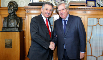 Jean-Paul Laborde se saluda con Danilo Astori Jean-Paul Laborde se saluda con Danilo Astori