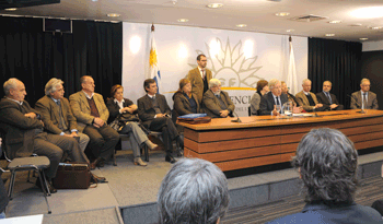 Ministro de Economía y Finanza, Danilo Astori, junto al Consejo de Ministros Ministro de Economía y Finanza, Danilo Astori, junto al Consejo de Ministros