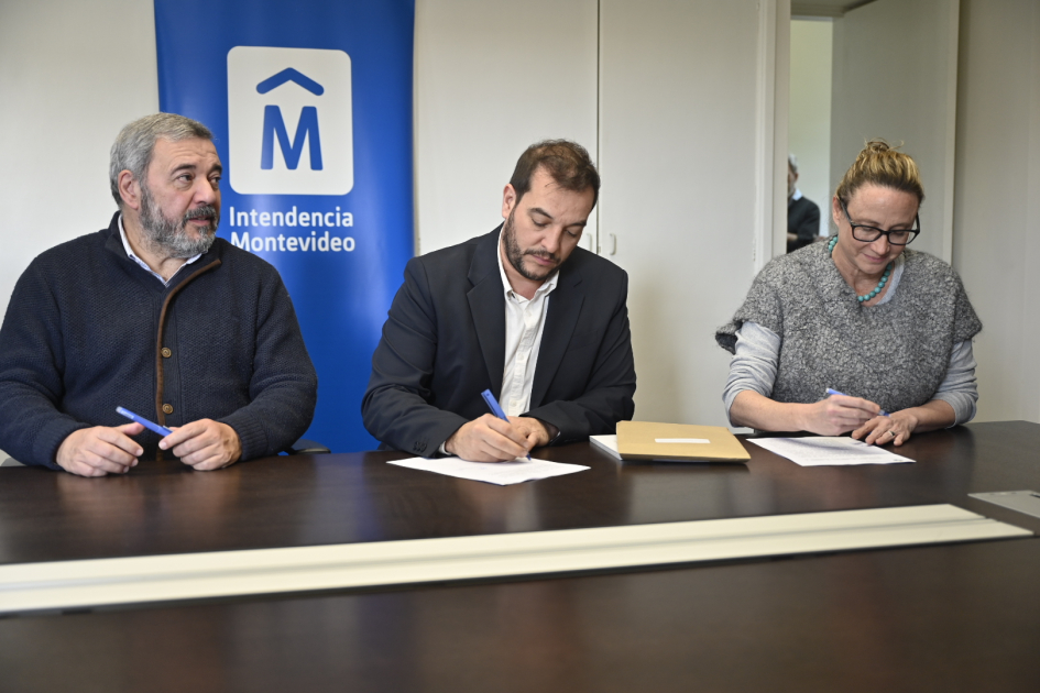 Firma de convenio entre el MVOT y la IM