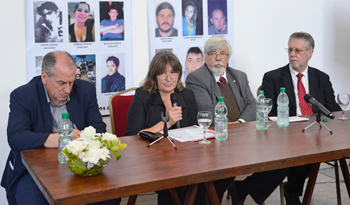 Autoridades de gobierno en casa de la Asociación de Familiares y Víctimas de la Violencia Autoridades de gobierno en casa de la Asociación de Familiares y Víctimas de la Violencia