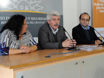 Autoridades del MTSS presentaron el Informe “Trabajadores domésticos e impacto de las políticas públicas en Uruguay” Autoridades del MTSS presentaron el Informe “Trabajadores domésticos e impacto de las políticas públicas en Uruguay”