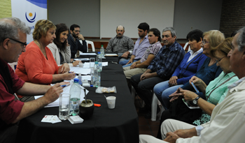 Ministra Liliam Kechichian con vecinos de la ciudad de Florida Ministra Liliam Kechichian con vecinos de la ciudad de Florida