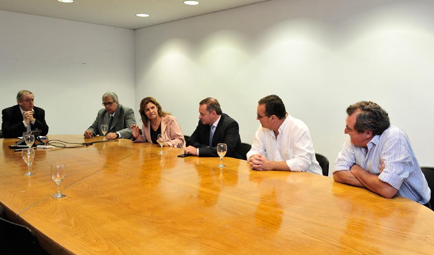 Secretario Álvaro Delgado recibe autoridades departamentales y ministeriales Secretario Álvaro Delgado recibe autoridades departamentales y ministeriales