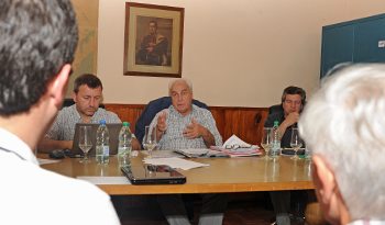 Ministro Víctor Rossi con organizaciones sociales de San José Ministro Víctor Rossi con organizaciones sociales de San José