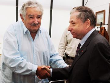 Presidente José Mujica y presidente de la Federación Internacional de Automovilismo Jean Todt Presidente José Mujica y presidente de la Federación Internacional de Automovilismo Jean Todt