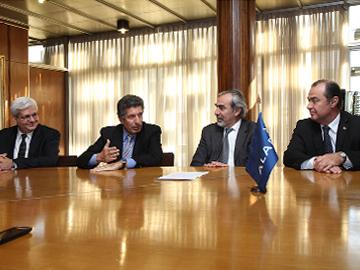 Autoridades de Cancillería y de ALADI en firma de convenio