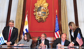 Firma del convenio en sede del Ministerio de Relaciones Exteriores