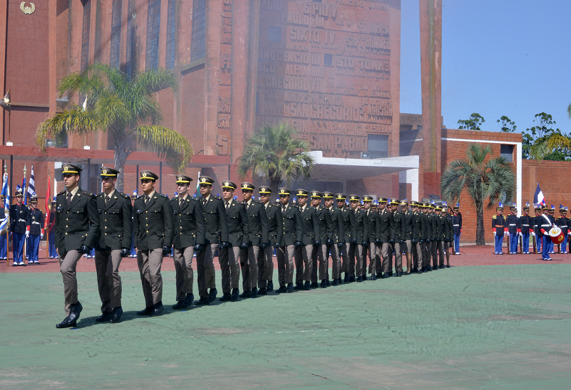 Nuevos alféreces del Ejército Nacional Nuevos alféreces del Ejército Nacional