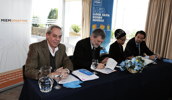 Autoridades del Ministerio de Industria y el Correo Uruguayo firman convenio en favor de las mipymes exportadoras Autoridades del Ministerio de Industria y el Correo Uruguayo firman convenio en favor de las mipymes exportadoras
