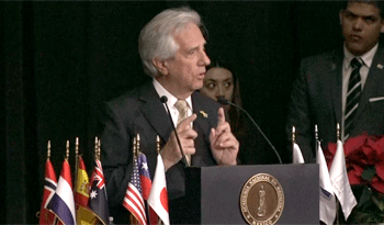 El presidente Tabaré Vázquez habla en la Academia Nacional de Medicina de México El presidente Tabaré Vázquez habla en la Academia Nacional de Medicina de México