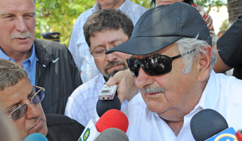 Presidente Mujica, entrevistado en Artigas Presidente Mujica, entrevistado en Artigas