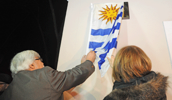 Bonomi y Muñoz descubren placa en sede de Inteligencia Policial Bonomi y Muñoz descubren placa en sede de Inteligencia Policial