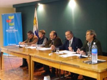 Autoridades en la instalación de la Comisión Organizadora del Consejo Nacional de Educación Autoridades en la instalación de la Comisión Organizadora del Consejo Nacional de Educación
