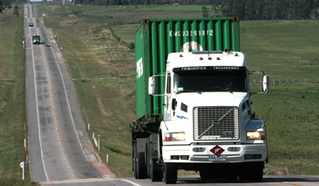 Camiones con carga precintada en rutas nacionales