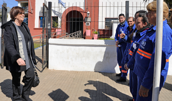 Marina Arismendi con participantes de Uruguay Trabaja