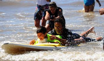 Niños en Festival de Surfing Inclusivo de Montevideo Niños en Festival de Surfing Inclusivo de Montevideo