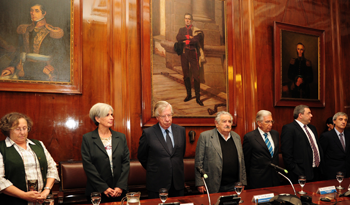 De izquierda a derecha: Adriana Rodríguez, Sylvia Naveiro, Danilo Astori, José Mujica, Julio César Porteiro, Mario Bergara y Alejandro Irastroza. De izquierda a derecha: Adriana Rodríguez, Sylvia Naveiro, Danilo Astori, José Mujica, Julio César Porteiro, Mario Bergara y Alejandro Irastroza.