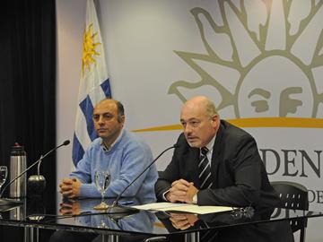 Autoridades en la conferencia de prensa acerca de Alas-U Autoridades en la conferencia de prensa acerca de Alas-U
