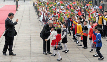 Tabaré Vázquez con Xi Jinping en la Plaza de Tiananmen, Beijing