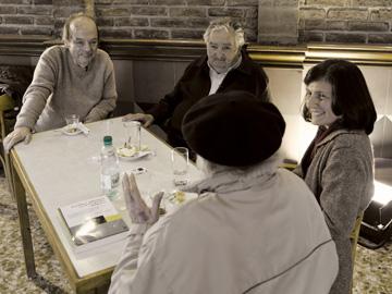 Mujica reunido con Daniel Vidart, Ana Frega y Tomás de Mattos Mujica reunido con Daniel Vidart, Ana Frega y Tomás de Mattos