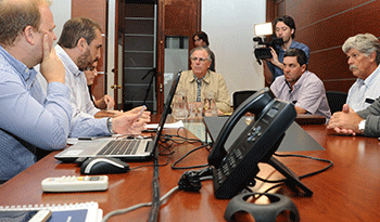 Pablo Ferreri en reunión con representantes de productores de leche