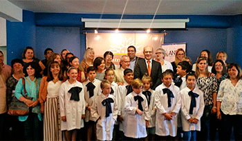 Autoridades de la eneñanza, diplomáticos y escolares Autoridades de la eneñanza, diplomáticos y escolares