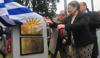 Placa en reconocimiento a víctimas de la dictadura