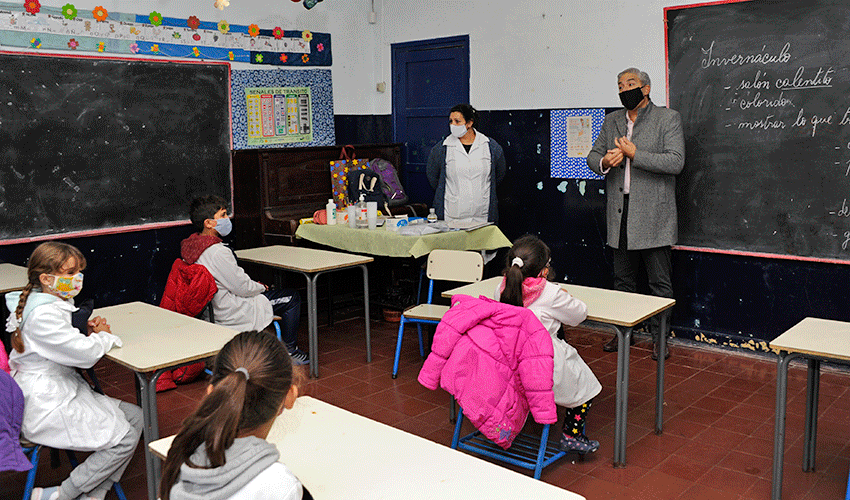 Robert Silva en escuela de Canelones Robert Silva en escuela de Canelones