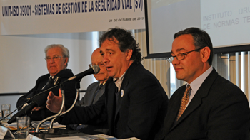 Secretario general ejecutivo de UNASEV, Pablo Inthamoussu, haciendo uso de la palabra Secretario general ejecutivo de UNASEV, Pablo Inthamoussu, haciendo uso de la palabra