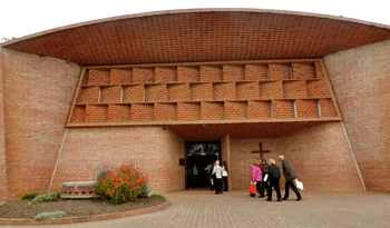 Iglesia de Atlántida, departamento de Canelones, construida por el ingeniero Eladio Dieste. Iglesia de Atlántida, departamento de Canelones, construida por el ingeniero Eladio Dieste.