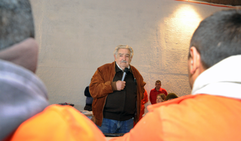 Presidente Mujica en su visita a unidad de rehabilitación de Santiago Vázquez Presidente Mujica en su visita a unidad de rehabilitación de Santiago Vázquez