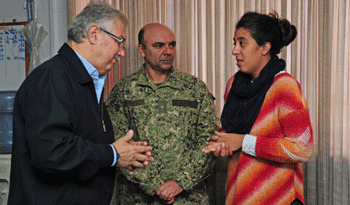 El ministro Jorge Menéndez supervisa atención a desplazados por las inundaciones El ministro Jorge Menéndez supervisa atención a desplazados por las inundaciones