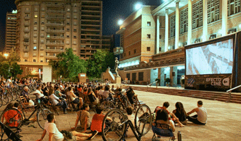 Efecto Cine en Explanada de la Intendencia de Montevideo