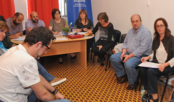 Autoridades del Mides con organizaciones sociales de San José Autoridades del Mides con organizaciones sociales de San José