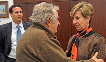 El Presidente José Mujica y la senadora chilena Isabel Allende Bussi El Presidente José Mujica y la senadora chilena Isabel Allende Bussi